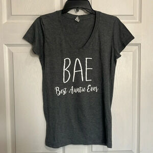 Graphic tee - Size Large- Gray. BAE - Best Auntie Ever